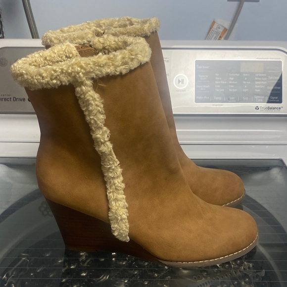 Report Tan Wedge Boots with Cream Accents - Picture 1 of 4